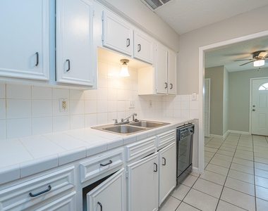 8124 Beech Cove Lane - Photo Thumbnail 6