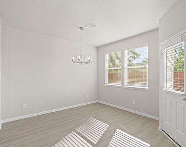839 Red Oakland Drive - Photo Thumbnail 3