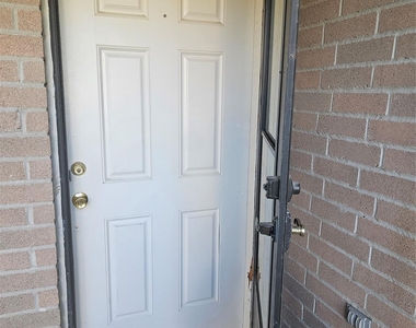 11015 Walkup Way - Photo Thumbnail 2