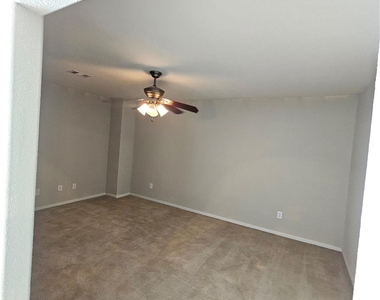 11015 Walkup Way - Photo Thumbnail 15
