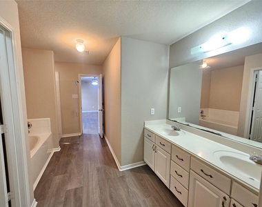11015 Walkup Way - Photo Thumbnail 11