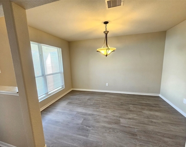 11015 Walkup Way - Photo Thumbnail 4