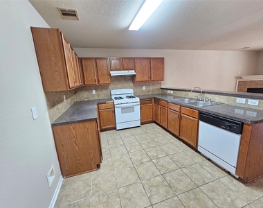 11015 Walkup Way - Photo Thumbnail 5