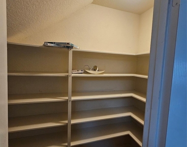 11015 Walkup Way - Photo Thumbnail 6