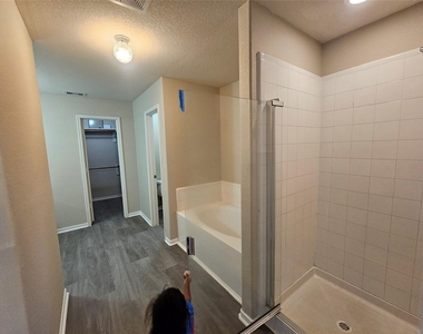 11015 Walkup Way - Photo Thumbnail 12