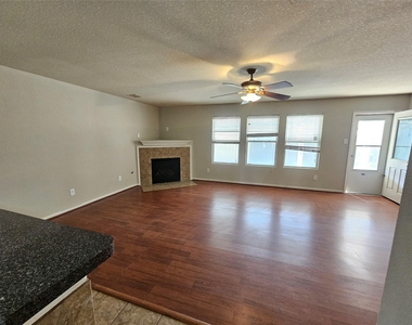 11015 Walkup Way - Photo Thumbnail 7