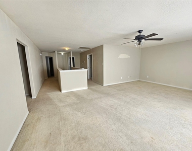 11015 Walkup Way - Photo Thumbnail 14