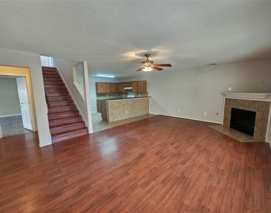 11015 Walkup Way - Photo Thumbnail 8