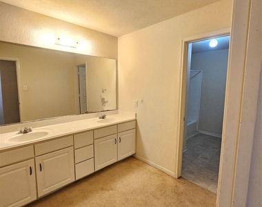 11015 Walkup Way - Photo Thumbnail 22
