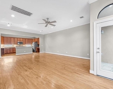 2505 Dallas - Photo Thumbnail 4