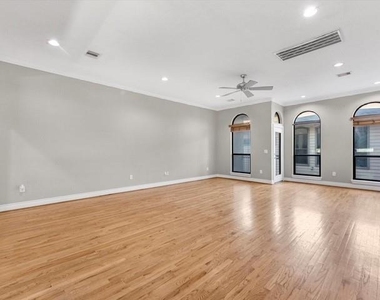 2505 Dallas - Photo Thumbnail 5