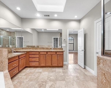 2505 Dallas - Photo Thumbnail 1