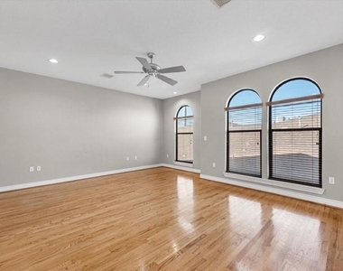 2505 Dallas - Photo Thumbnail 6