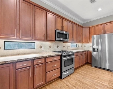 2505 Dallas - Photo Thumbnail 2