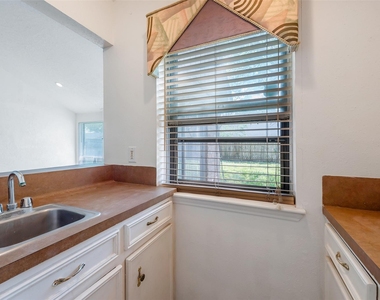 1915 Mustang Springs Drive - Photo Thumbnail 9