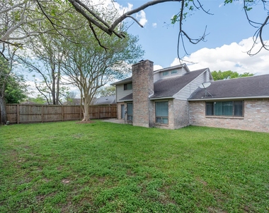 1915 Mustang Springs Drive - Photo Thumbnail 31