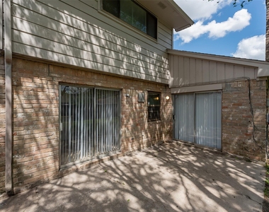 1915 Mustang Springs Drive - Photo Thumbnail 29