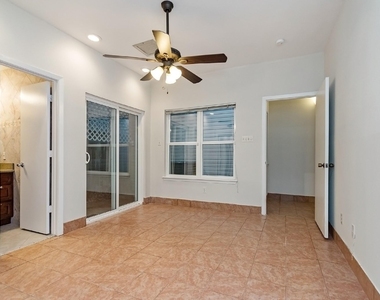 204 Marshall Street - Photo Thumbnail 8