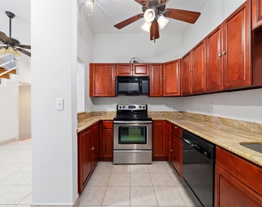 204 Marshall Street - Photo Thumbnail 2