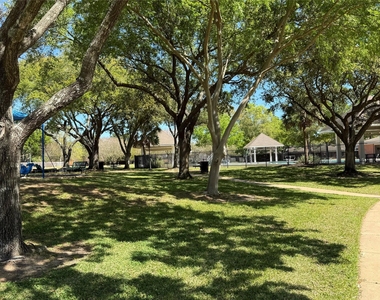 17402 Eastwood Circle - Photo Thumbnail 22