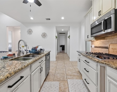 6515 Sterling Shores Lane - Photo Thumbnail 15