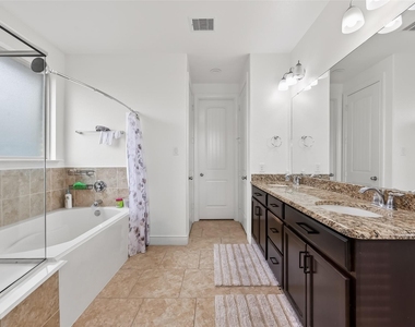 6515 Sterling Shores Lane - Photo Thumbnail 25