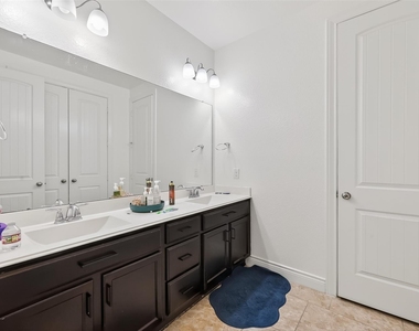 6515 Sterling Shores Lane - Photo Thumbnail 30