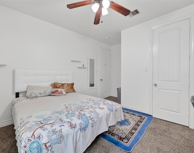 6515 Sterling Shores Lane - Photo Thumbnail 36