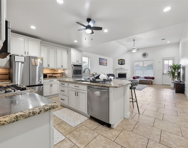 6515 Sterling Shores Lane - Photo Thumbnail 10