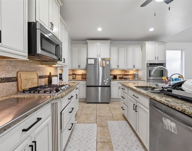6515 Sterling Shores Lane - Photo Thumbnail 11