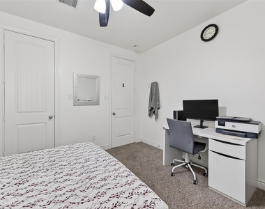 6515 Sterling Shores Lane - Photo Thumbnail 34
