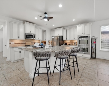 6515 Sterling Shores Lane - Photo Thumbnail 17