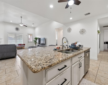 6515 Sterling Shores Lane - Photo Thumbnail 13
