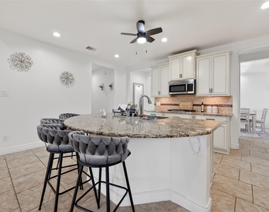 6515 Sterling Shores Lane - Photo Thumbnail 16