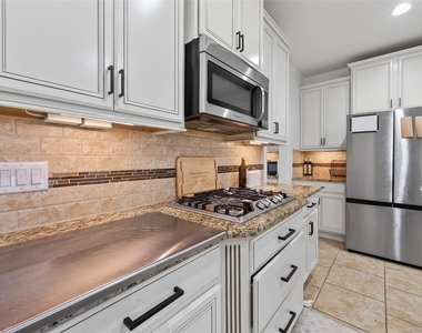 6515 Sterling Shores Lane - Photo Thumbnail 12