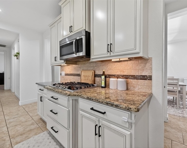 6515 Sterling Shores Lane - Photo Thumbnail 14