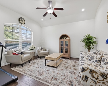 6515 Sterling Shores Lane - Photo Thumbnail 4