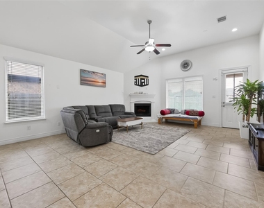 6515 Sterling Shores Lane - Photo Thumbnail 18