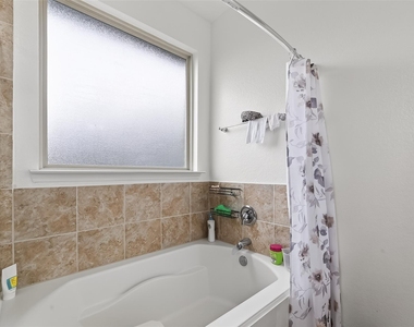 6515 Sterling Shores Lane - Photo Thumbnail 27