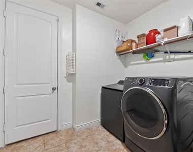 6515 Sterling Shores Lane - Photo Thumbnail 32