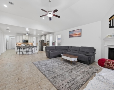 6515 Sterling Shores Lane - Photo Thumbnail 21