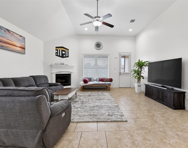 6515 Sterling Shores Lane - Photo Thumbnail 19