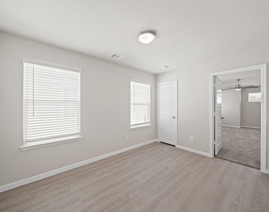 831 Red Oakland Drive - Photo Thumbnail 8