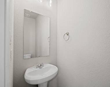 831 Red Oakland Drive - Photo Thumbnail 5