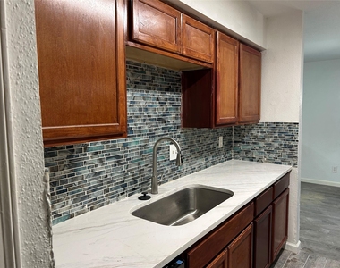9700 Leawood Boulevard - Photo Thumbnail 2