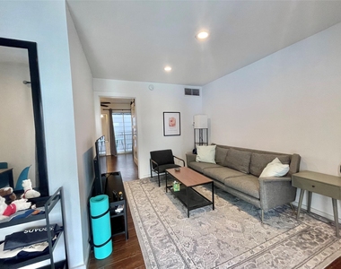 412 Pacific Street - Photo Thumbnail 6