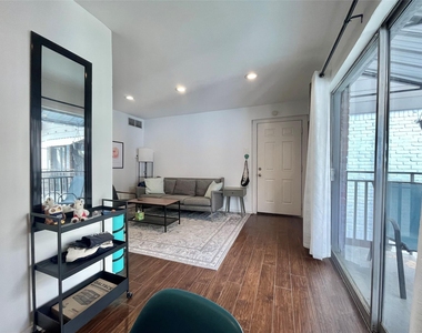 412 Pacific Street - Photo Thumbnail 2
