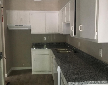 5625 Antoine Drive - Photo Thumbnail 3