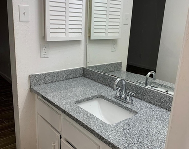 5625 Antoine Drive - Photo Thumbnail 8