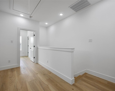 4804 Carmen Street - Photo Thumbnail 12